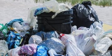 Benin Archbishop leads ‘Green March’ to protest use of plastic bags