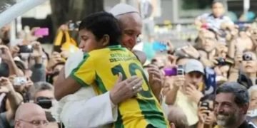 Boy who got past security barrier to embrace Pope Francis at WYD 2013 is now a seminarian