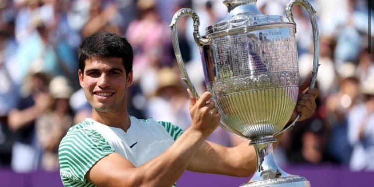 Alcaraz wins Queen’s, returns to world number one