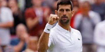 Djokovic, Swiatek win at Wimbledon as confetti-throwing protesters strike