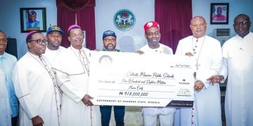 SOLUDO PRESENTS CHEQUE WORTH N1.524 BILLION NAIRA TO ANAMBRA MISSION SCHOOLS TO IMPROVE EDUCATION IN THE STATE