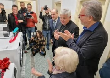 Pope Francis Commissions Two New Laundromats for the Homeless