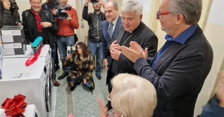 Pope Francis Commissions Two New Laundromats for the Homeless
