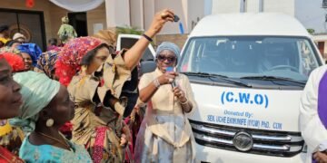 Sen Uche Ekwunife donates new 14-Seater bus to Catholic community