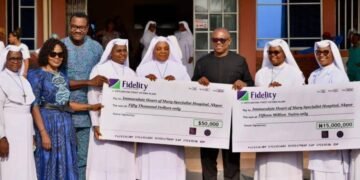 Ex-Governor Of Anambra, Obi Presents N75m Cheque To Mission Hospital In Anambra