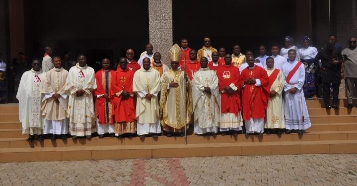 Umudioka Catholic community celebrates Archbishop Valerian Okeke @ 70