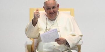 Pope Francis: Never let children stop being children