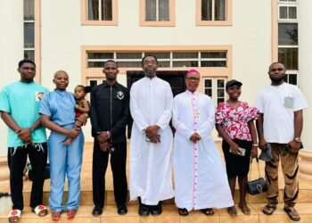Graduates of Veritas University under Onitsha Archdiocesan Scholarship scheme pay “Thank You” visit to Archbishop Okeke