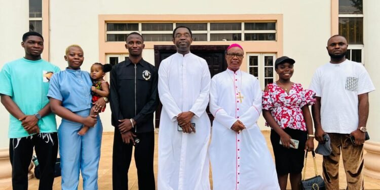 Graduates of Veritas University under Onitsha Archdiocesan Scholarship scheme pay “Thank You” visit to Archbishop Okeke