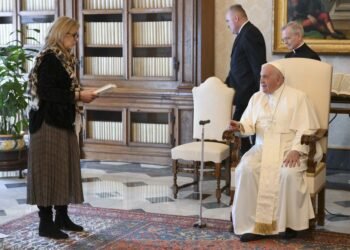 Church needs theologians who grapple with modern world, Pope Francis says