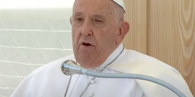 Pope Francis Offers Silent Blessing to Inmates of Diverse Faiths in Verona