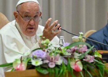 Pope Francis: Resist temptation of ‘closed circles’