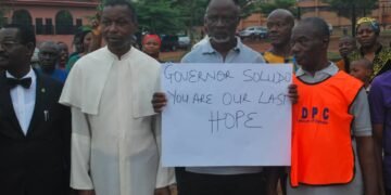 Gully Erosion:Panic as St Valerian Catholic Church,Onitsha,school,on the brink of collapse.-Parishioners beckon on Gov.Soludo, lawmakers for help
