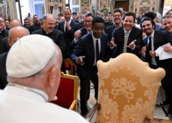“Your talent is a Precious Gift” – Pope Francis to Chris Rock, Whoopi Goldberg and Other Comedians