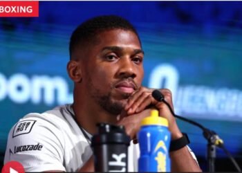 Anthony Joshua threatens to ‘put chair’ across Daniel Dubois’s face in tense interview