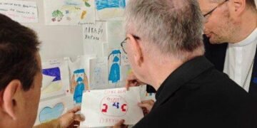Cardinal Parolin Visits Bombed Ukrainian Children’s Hospital