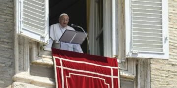 Pope Francis: Embrace Silent Prayer to Receive God’s Grace