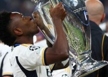 Real Madrid break €1billion revenue barrier