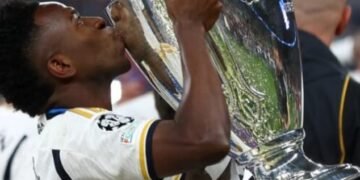 Real Madrid break €1billion revenue barrier