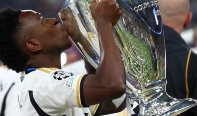 Real Madrid break €1billion revenue barrier