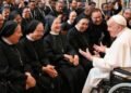 Pope Francis encourages religious to discern and be charitable