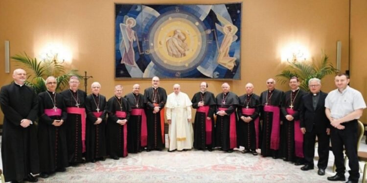 “Be a sign of hope with words and gestures,” Pope asks Arab Catholic bishops