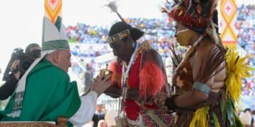 Pope urges Catholics at the peripheries to stay close to God