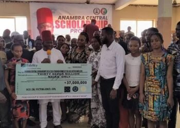 Umeh Splashes N37M Scholarships on 223 Beneficiaries