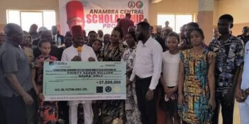 Umeh Splashes N37M Scholarships on 223 Beneficiaries
