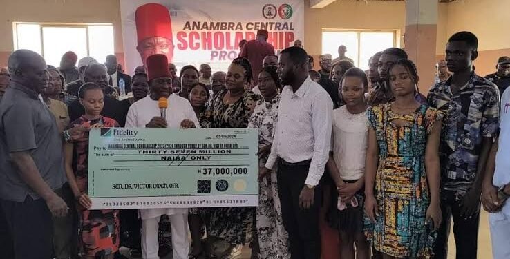 Umeh Splashes N37M Scholarships on 223 Beneficiaries