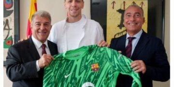 Barcelona Complete Szczesny Signing As Free Agent
