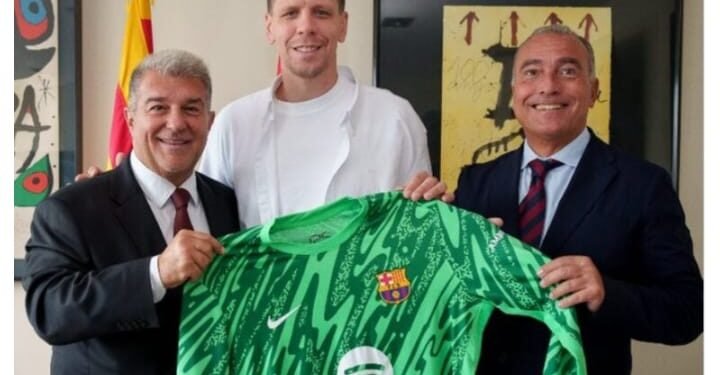 Barcelona Complete Szczesny Signing As Free Agent