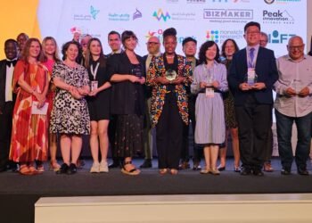 SOLUTION INNOVATION DISTRICT (SID) GOES GLOBAL, INDUCTED INTO IASP AT 41ST WORLD CONFERENCE IN KENYA22/10/2024, PRESENTS THE PLAQUE OF MEMBERSHIP TO MR GOVERNOR