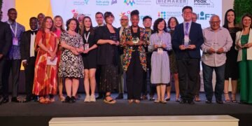 SOLUTION INNOVATION DISTRICT (SID) GOES GLOBAL, INDUCTED INTO IASP AT 41ST WORLD CONFERENCE IN KENYA22/10/2024, PRESENTS THE PLAQUE OF MEMBERSHIP TO MR GOVERNOR