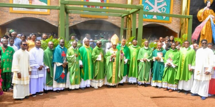Double celebration at St Jude Parish Fegge,Onitsha,as parishioners host Archbishop Okeke on his 71st birthday and pastoral visit