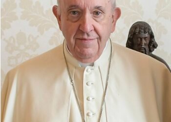 Pope Francis Urges Daily Rosary Prayers for Those Suffering in Conflict Zones