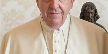 Pope Francis Urges Daily Rosary Prayers for Those Suffering in Conflict Zones