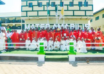 Archbishop Okeke Visits Mater Amabilis Secondary School, Umuoji , Commends Academic Excellence