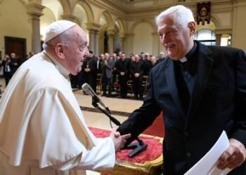 Pope at Gregorian University: Scholars should be ‘beggars for knowledge’