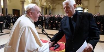 Pope at Gregorian University: Scholars should be ‘beggars for knowledge’