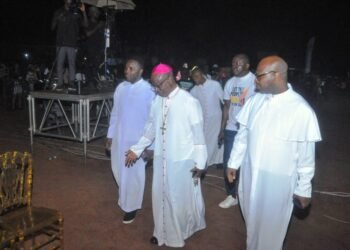Unusual Praise Gospel music show:Over 10,000 audience besiege Basilica,Square Onitsha-Archbishop Okeke sings,blesses and prays for audience-10 youths empowered with N5.5m