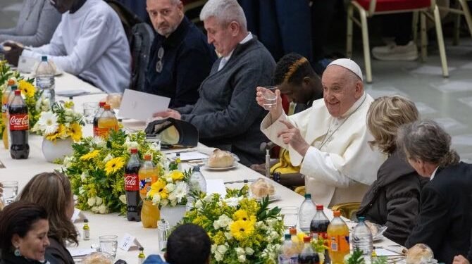 Pope Francis to Share Lunch with 1,300 Guests on World Day of the Poor