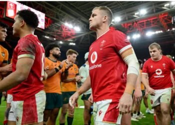 Warren Gatland responds to Wales crisis with four changes for South Africa clash