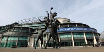 Grassroots revolt triggers vote over futures of RFU chief executive and chairman