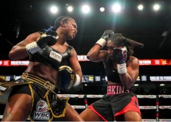 Claressa Shields becomes undisputed heavyweight champion with victory over Danielle Perkins