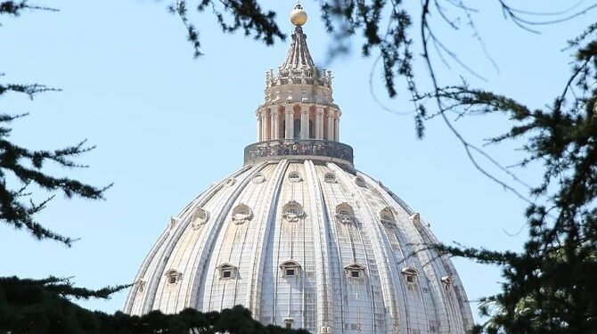 Pilgrims Hold Nightly Rosary for Pope Francis’ Recovery