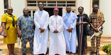 The head teacher Mrs Nkechi Okeke and some executive members of the Parents Teachers Dialogue (PTD)of Our Lady of Fatima,Woliwo Nursery and Primary School