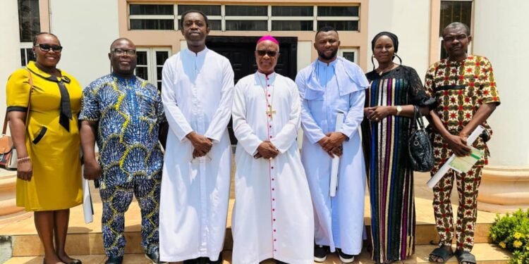 The head teacher Mrs Nkechi Okeke and some executive members of the Parents Teachers Dialogue (PTD)of Our Lady of Fatima,Woliwo Nursery and Primary School
