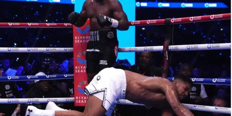 Anthony Joshua can ‘walk in’ to super-fight despite injury setback, says Frank Warren