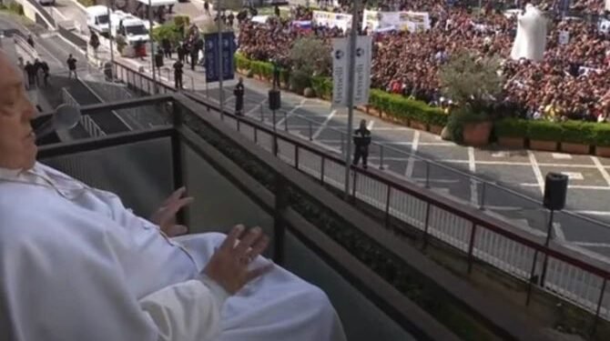 Pope Francis’ General Audience and Angelus Remain Suspended During Recovery